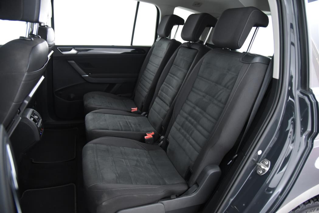 VOLKSWAGEN Touran 2019