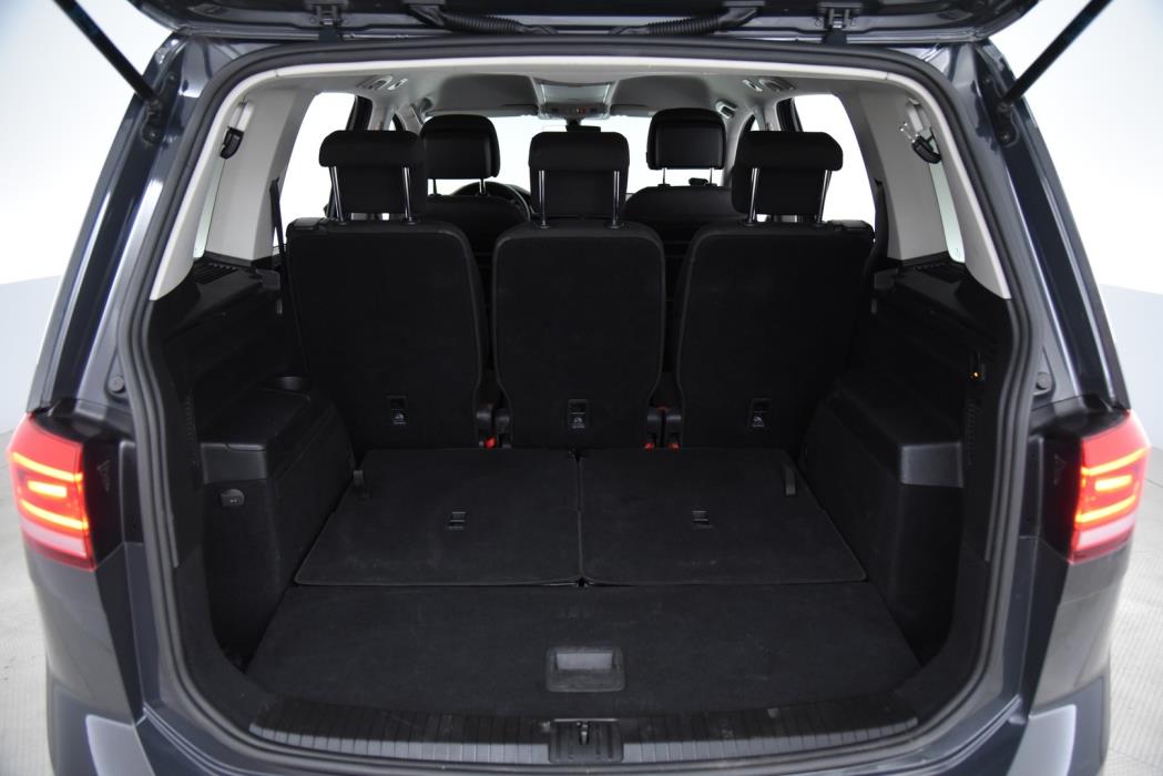 VOLKSWAGEN Touran 2019