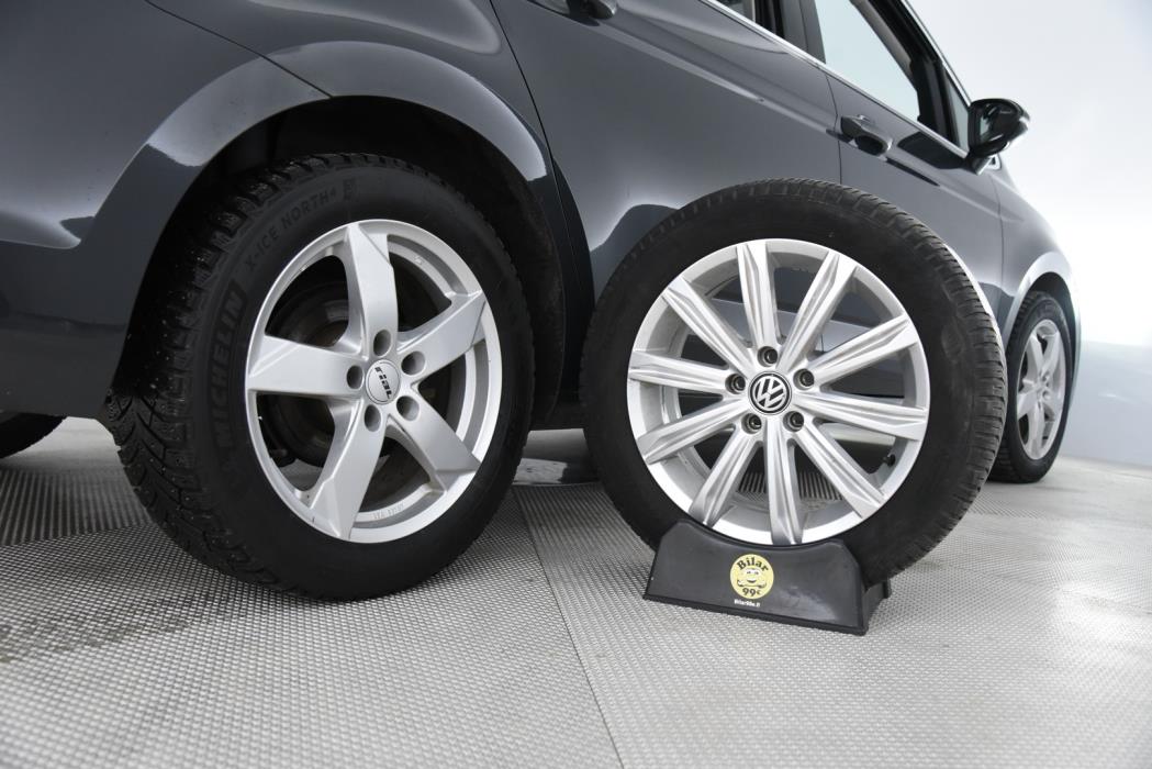 VOLKSWAGEN Touran 2019