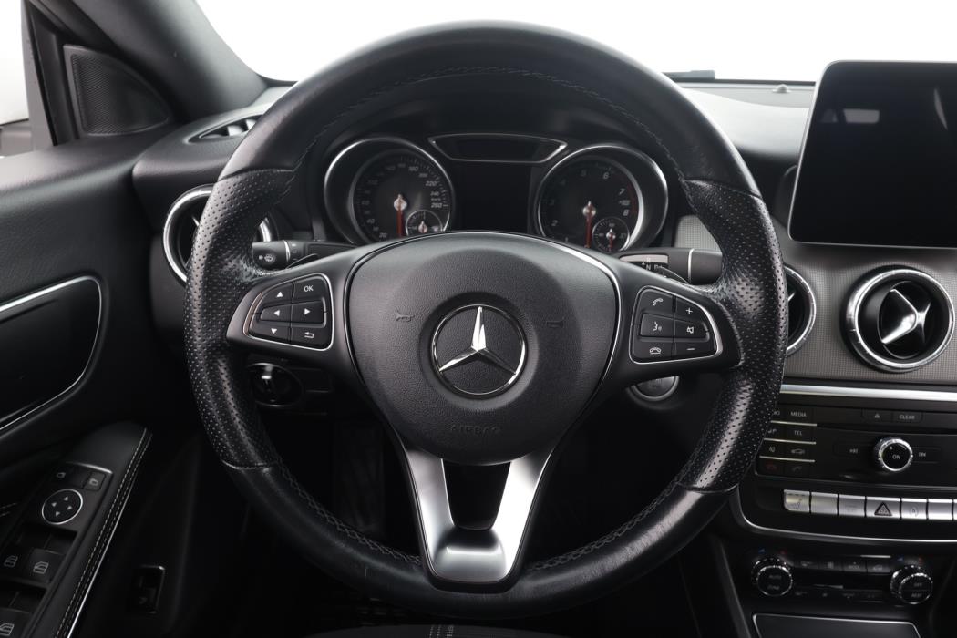 MERCEDES-BENZ CLA 2019