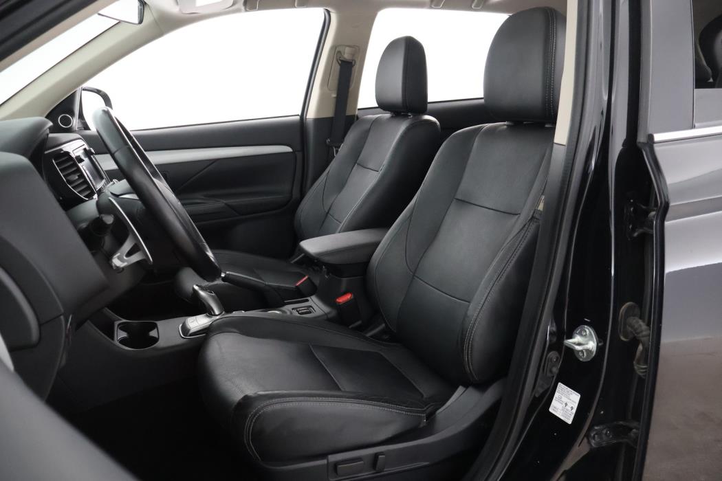 MITSUBISHI OUTLANDER PHEV 2015