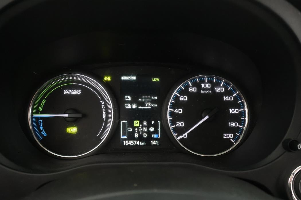 MITSUBISHI OUTLANDER PHEV 2015