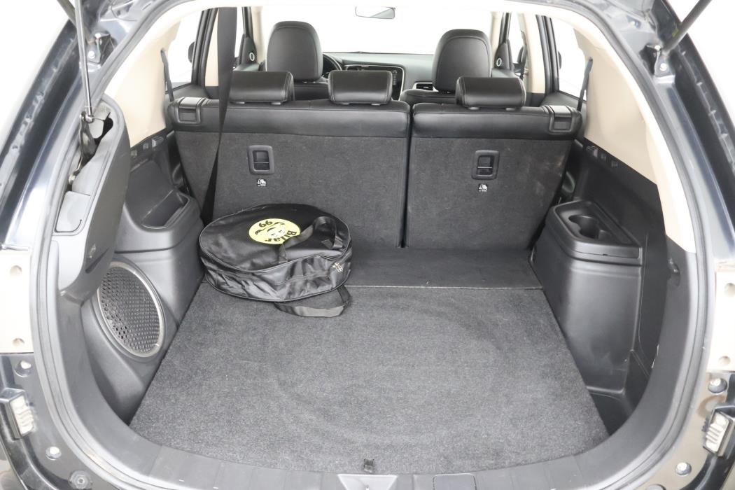 MITSUBISHI OUTLANDER PHEV 2015