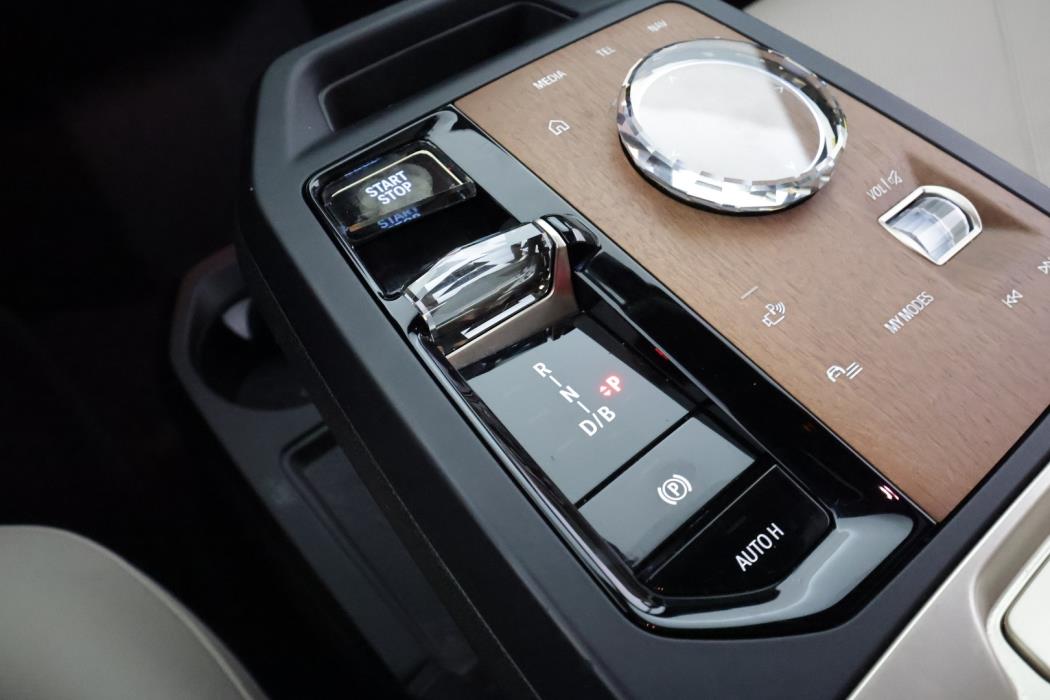 BMW iX 2023