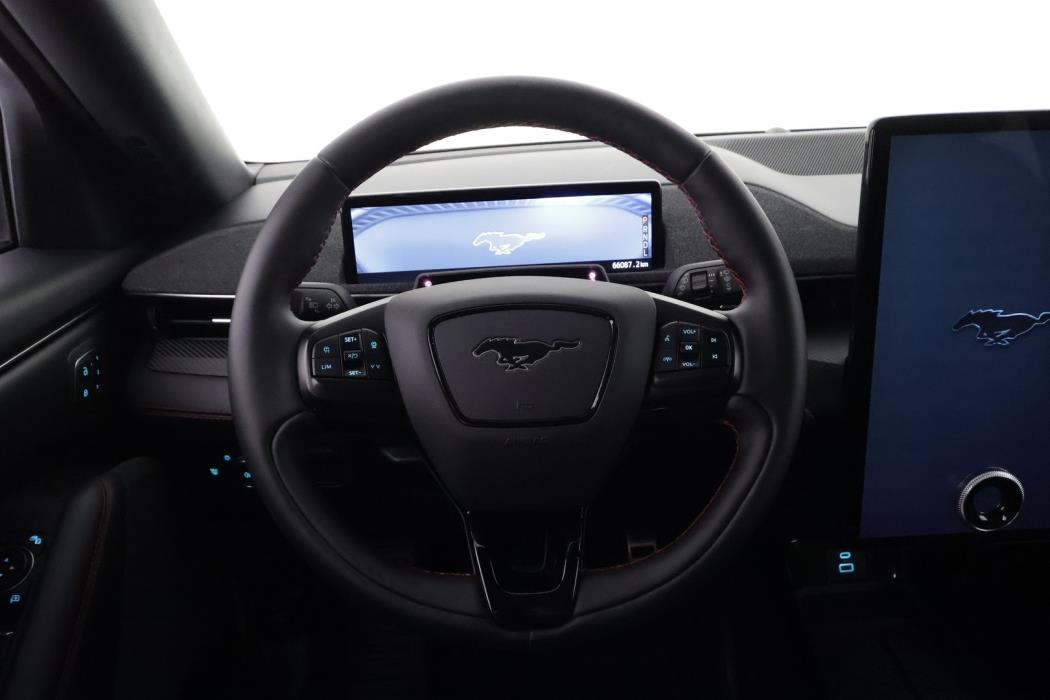 FORD MUSTANG MACH-E 2021