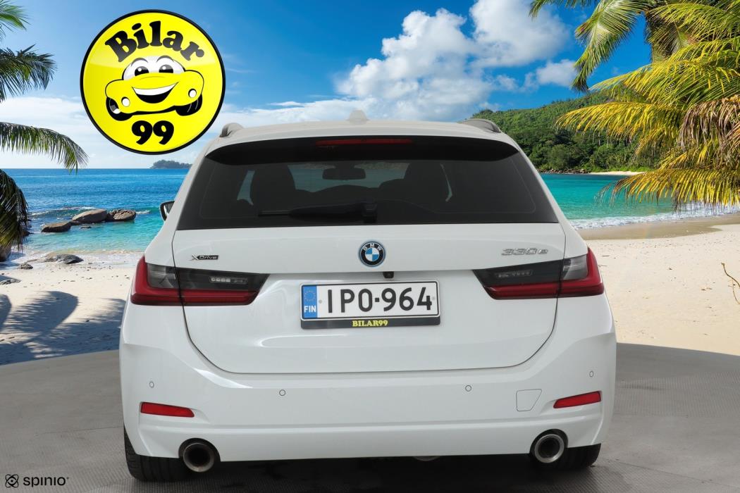 BMW 330 2023