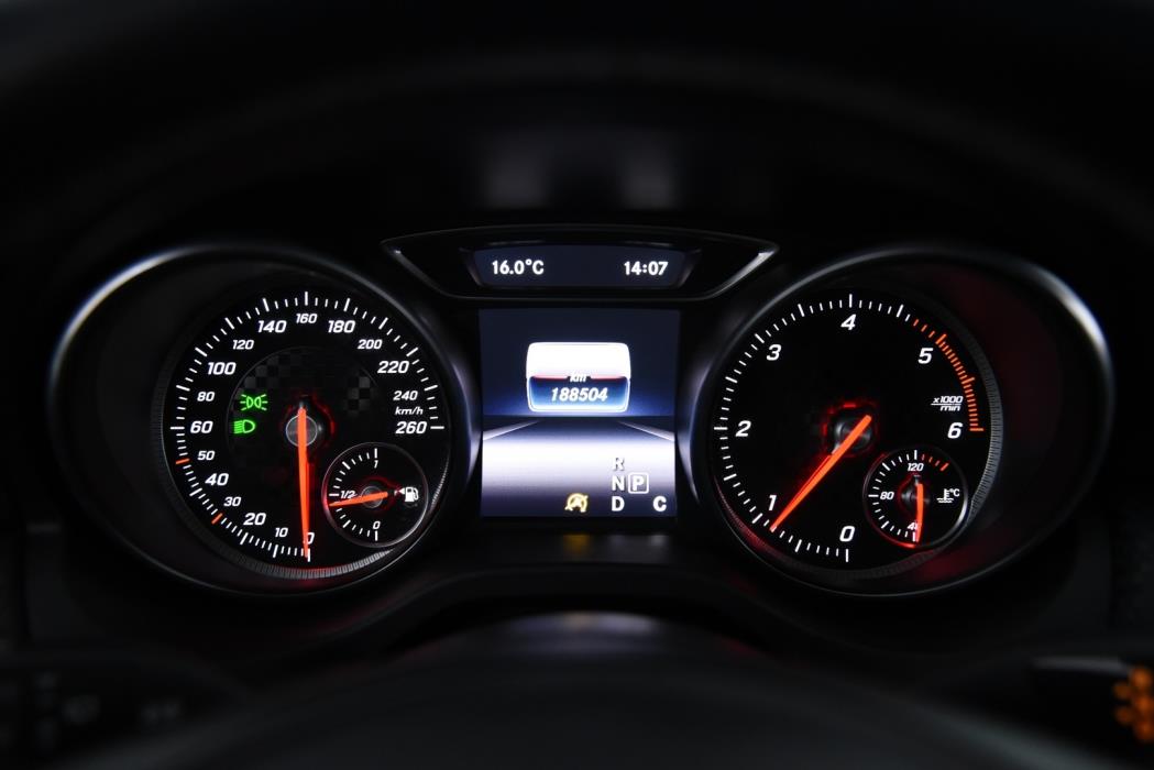 MERCEDES-BENZ A 2016