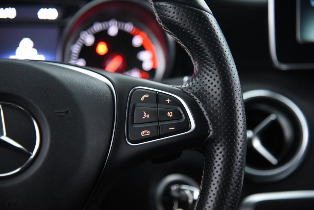 MERCEDES-BENZ A 2016