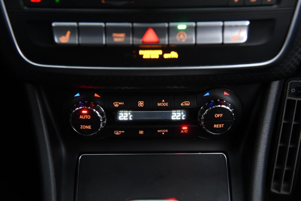 MERCEDES-BENZ A 2016