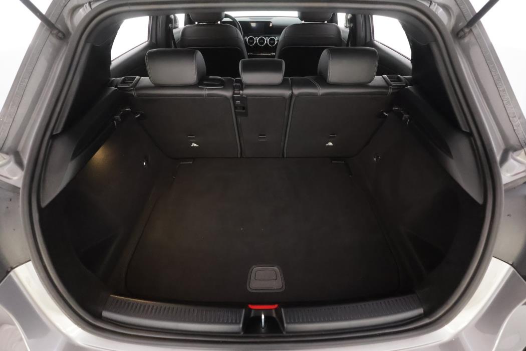 MERCEDES-BENZ A 2021