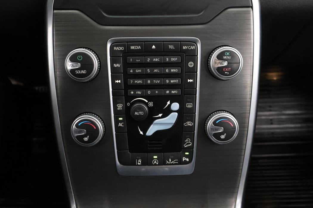 VOLVO XC70 2016