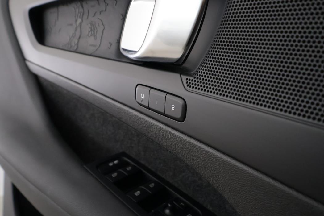 VOLVO C40 2023
