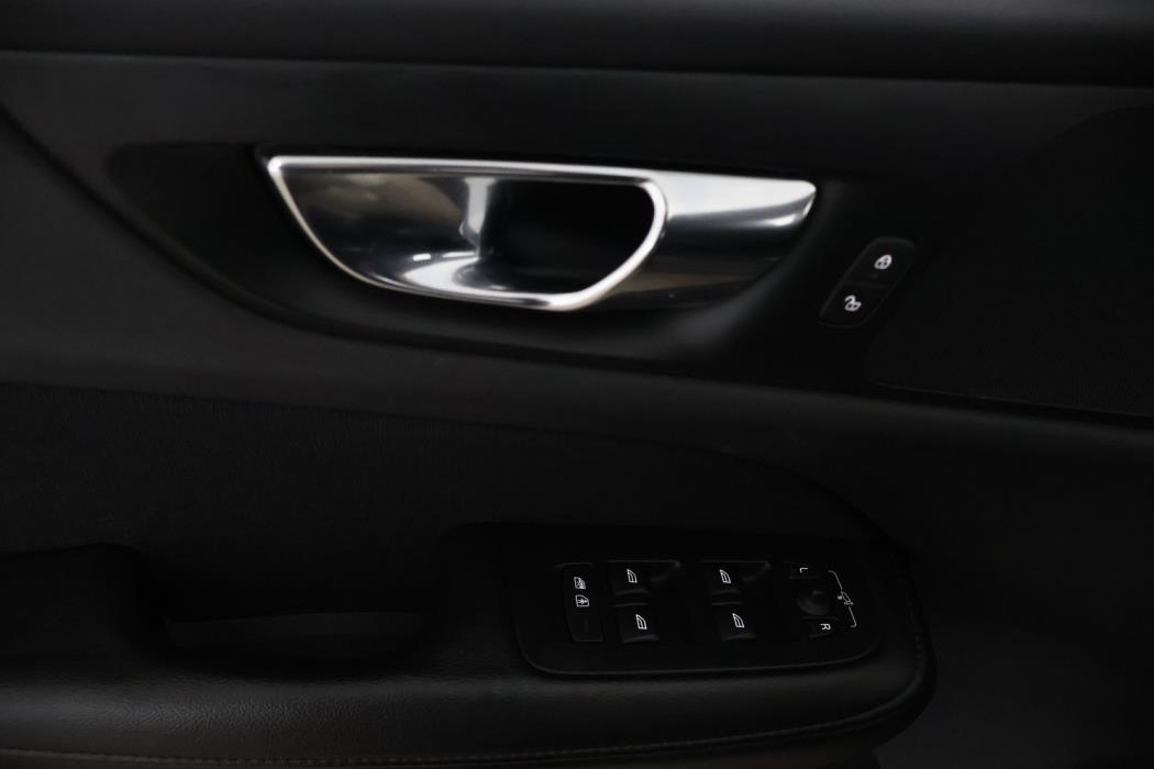 VOLVO V60 2020