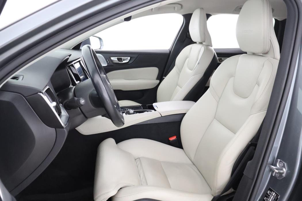 VOLVO V60 2020