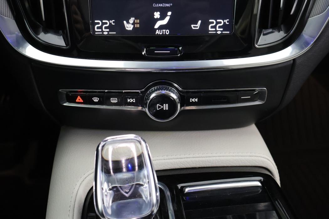 VOLVO V60 2020
