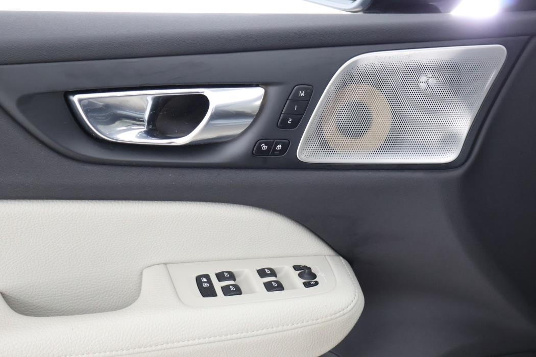 VOLVO V60 2020