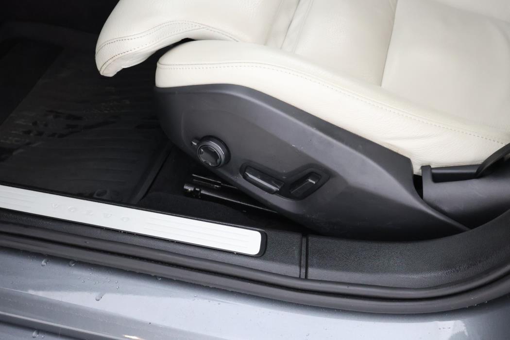 VOLVO V60 2020