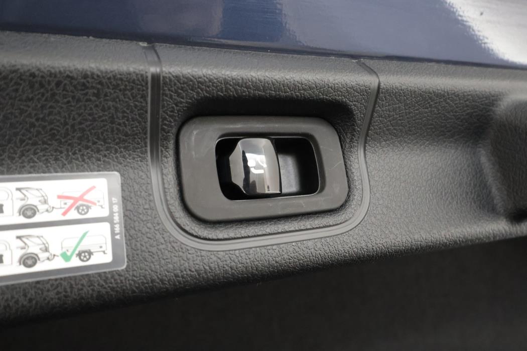 MERCEDES-BENZ EQE 2024