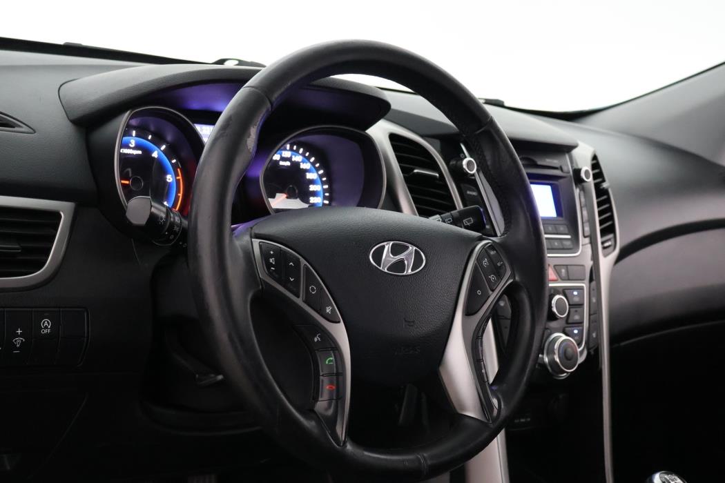 HYUNDAI i30 5d 2012