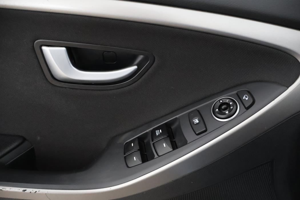 HYUNDAI i30 5d 2012