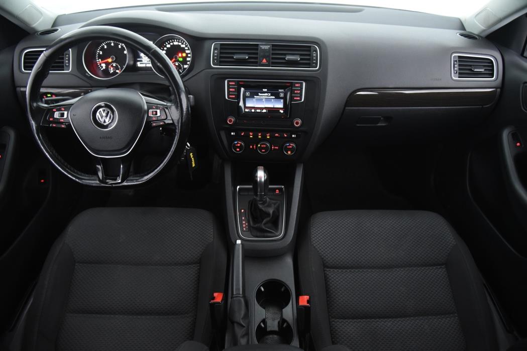 VOLKSWAGEN Jetta 2017