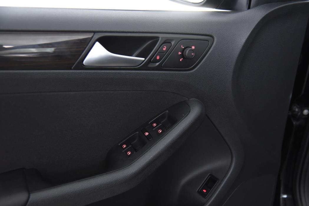 VOLKSWAGEN Jetta 2017