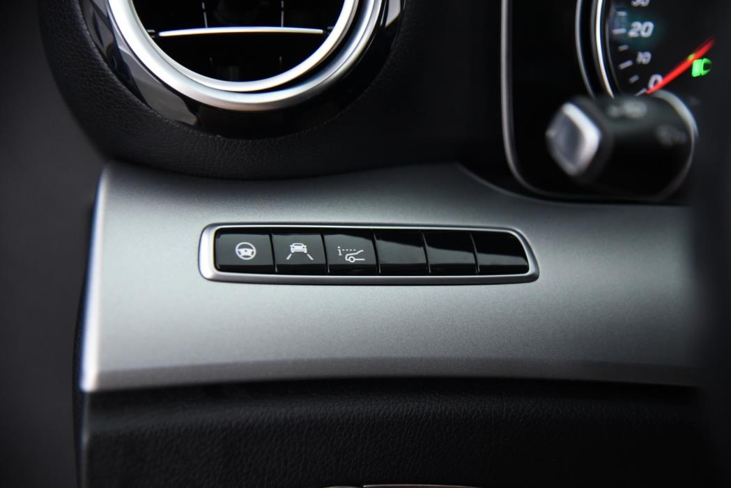 MERCEDES-BENZ E 2020