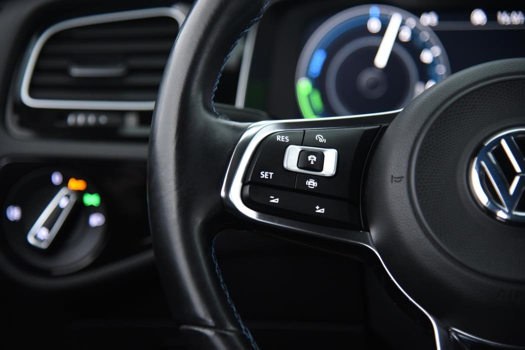 VOLKSWAGEN GOLF 2020