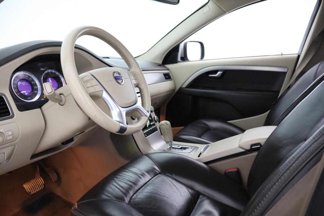 VOLVO XC70 2010