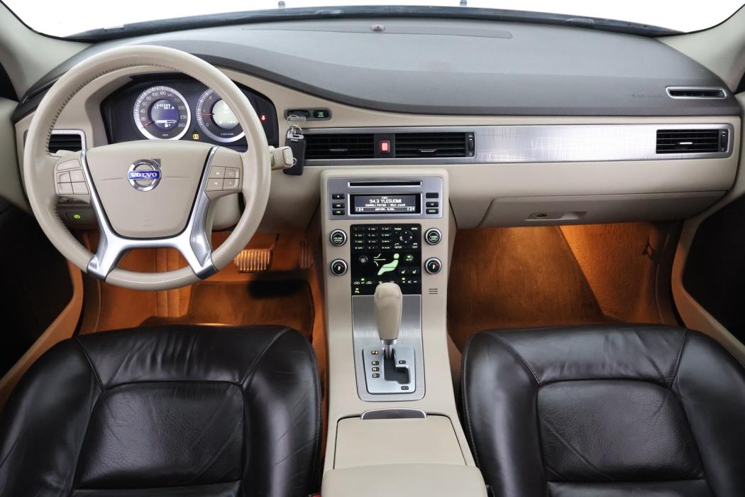 VOLVO XC70 2010