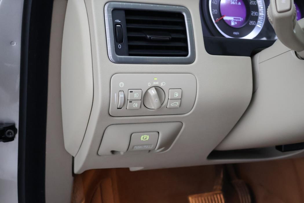 VOLVO XC70 2010