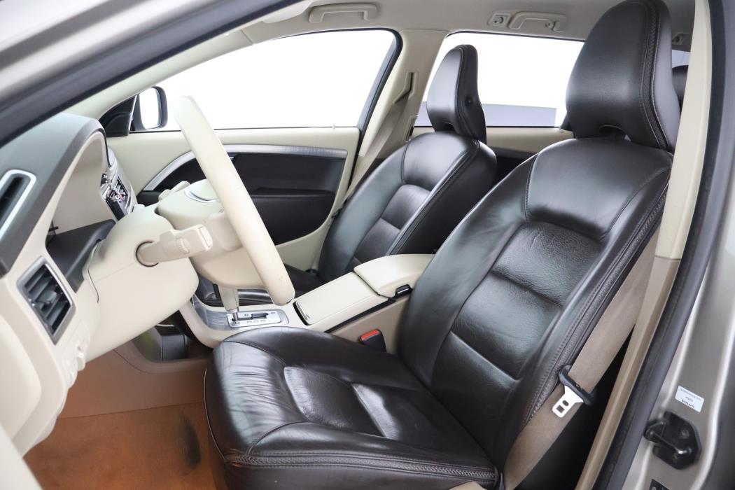 VOLVO XC70 2010