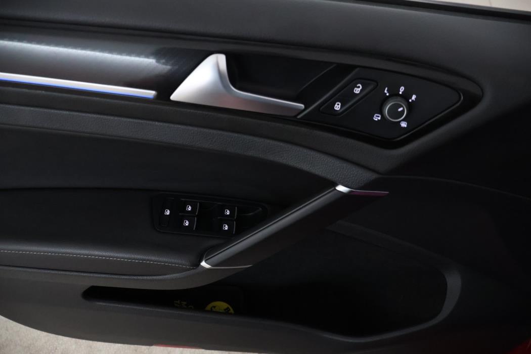 VOLKSWAGEN Golf 2018