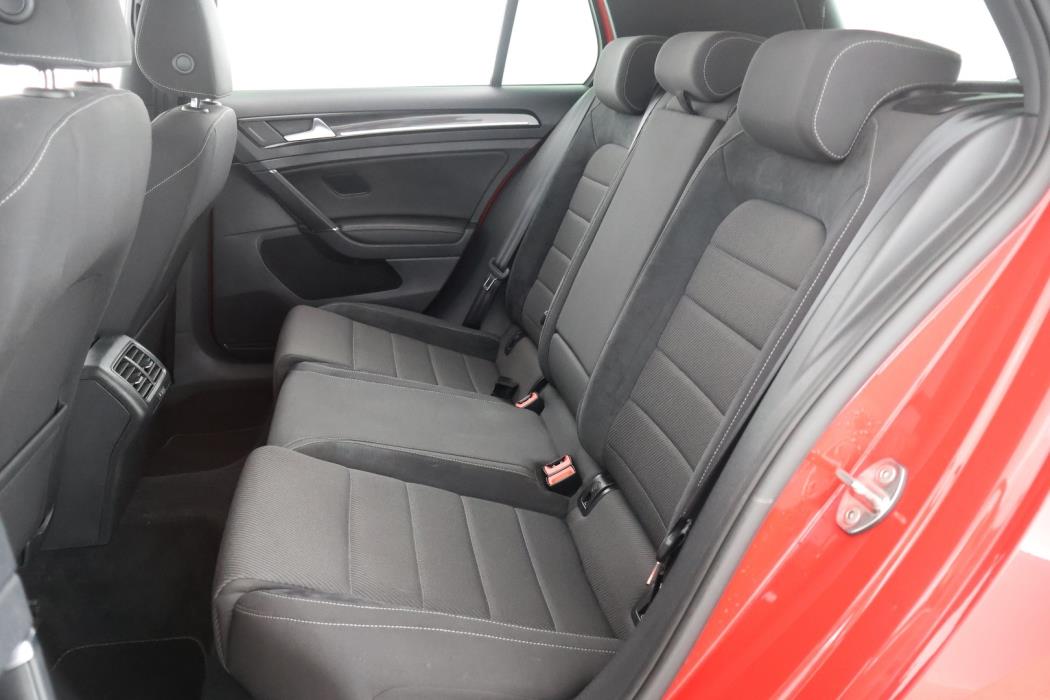 VOLKSWAGEN Golf 2018