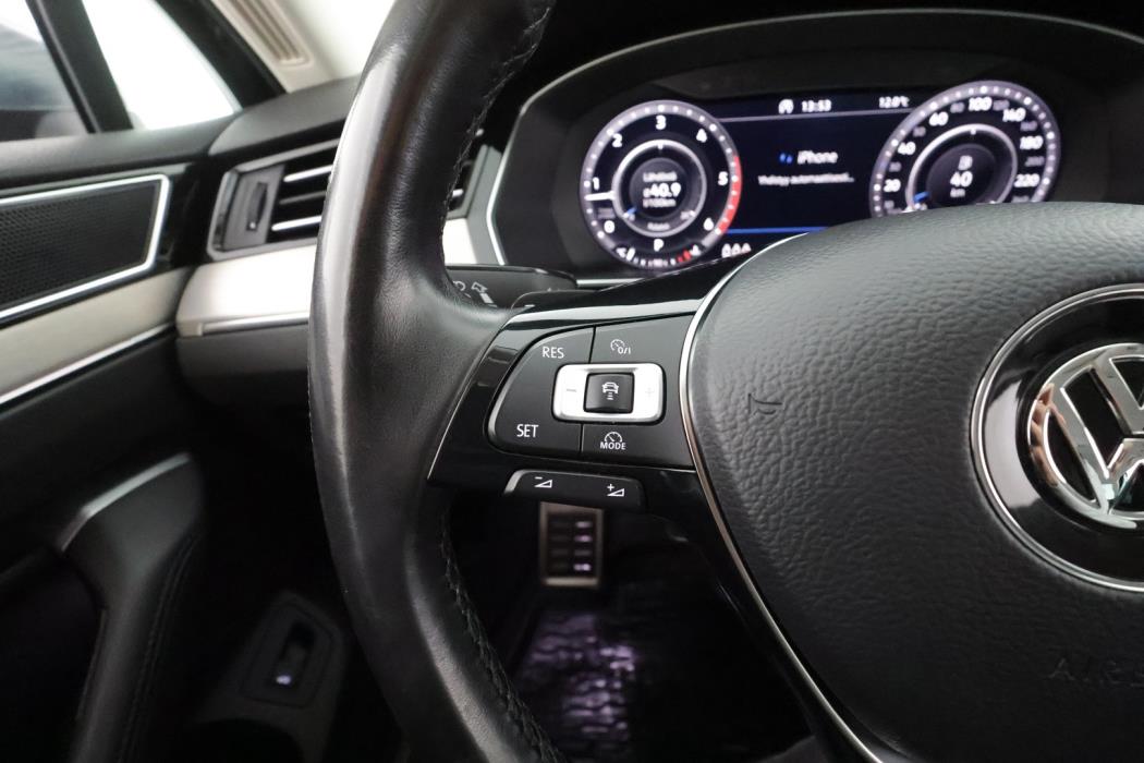 VOLKSWAGEN Passat 2018