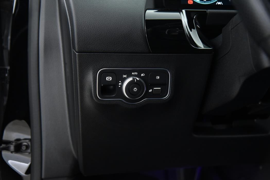 MERCEDES-BENZ EQA 2021