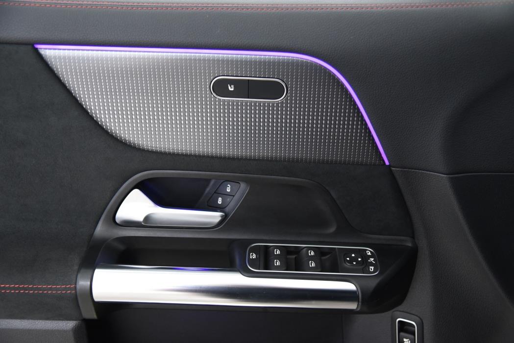 MERCEDES-BENZ EQA 2021