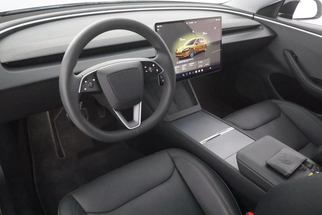 TESLA Model 3 2024