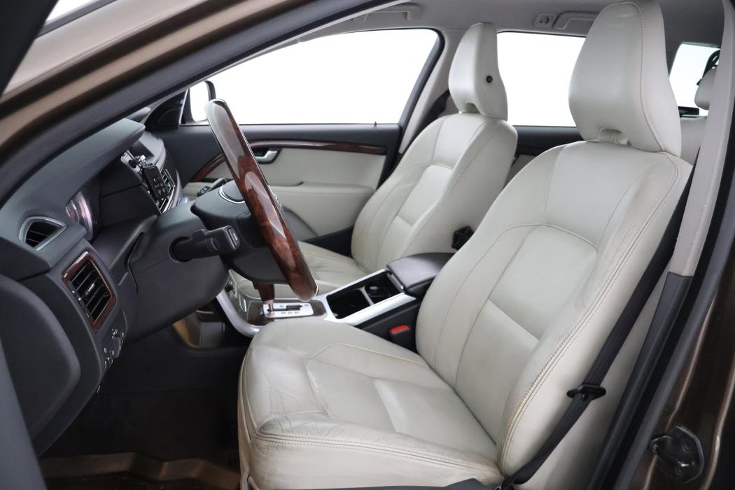 VOLVO XC70 2012