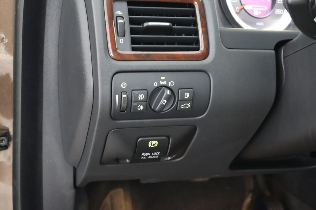 VOLVO XC70 2012