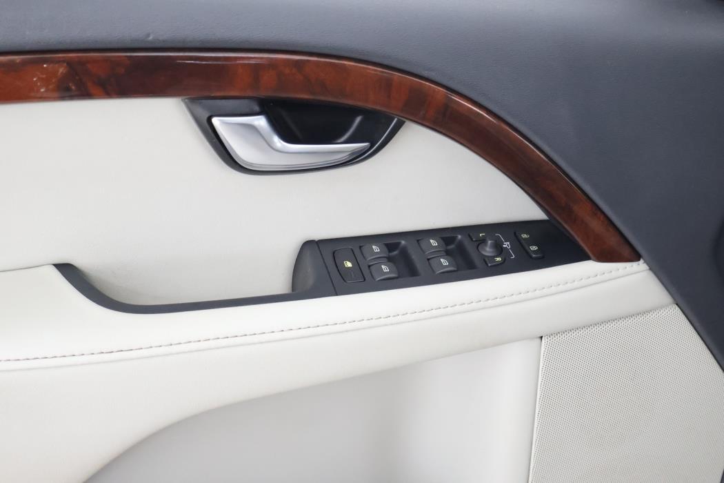 VOLVO XC70 2012