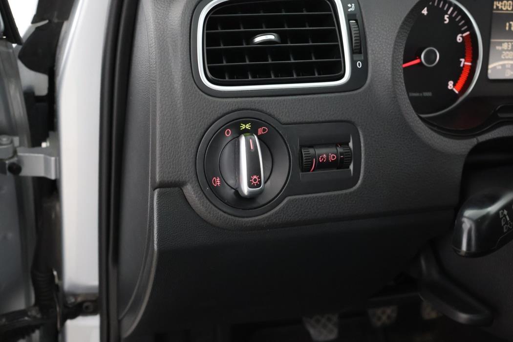 VOLKSWAGEN Polo 2011
