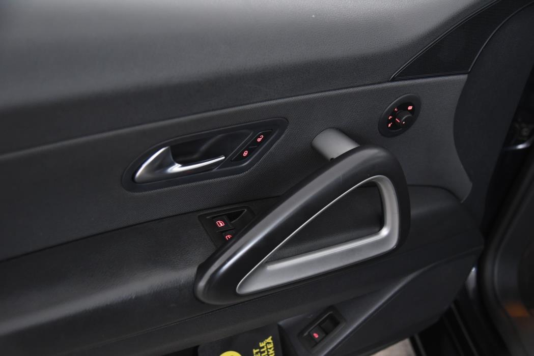 VOLKSWAGEN Scirocco 2012
