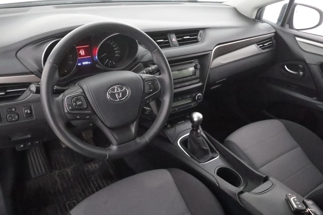 TOYOTA Avensis 2016