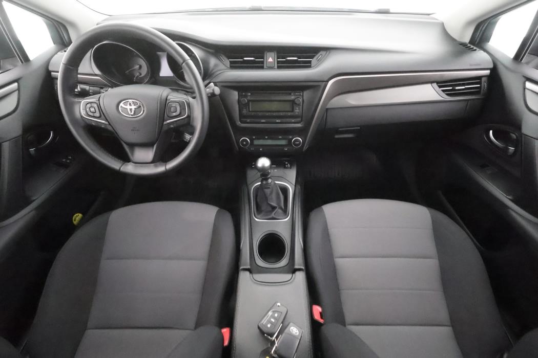 TOYOTA Avensis 2016