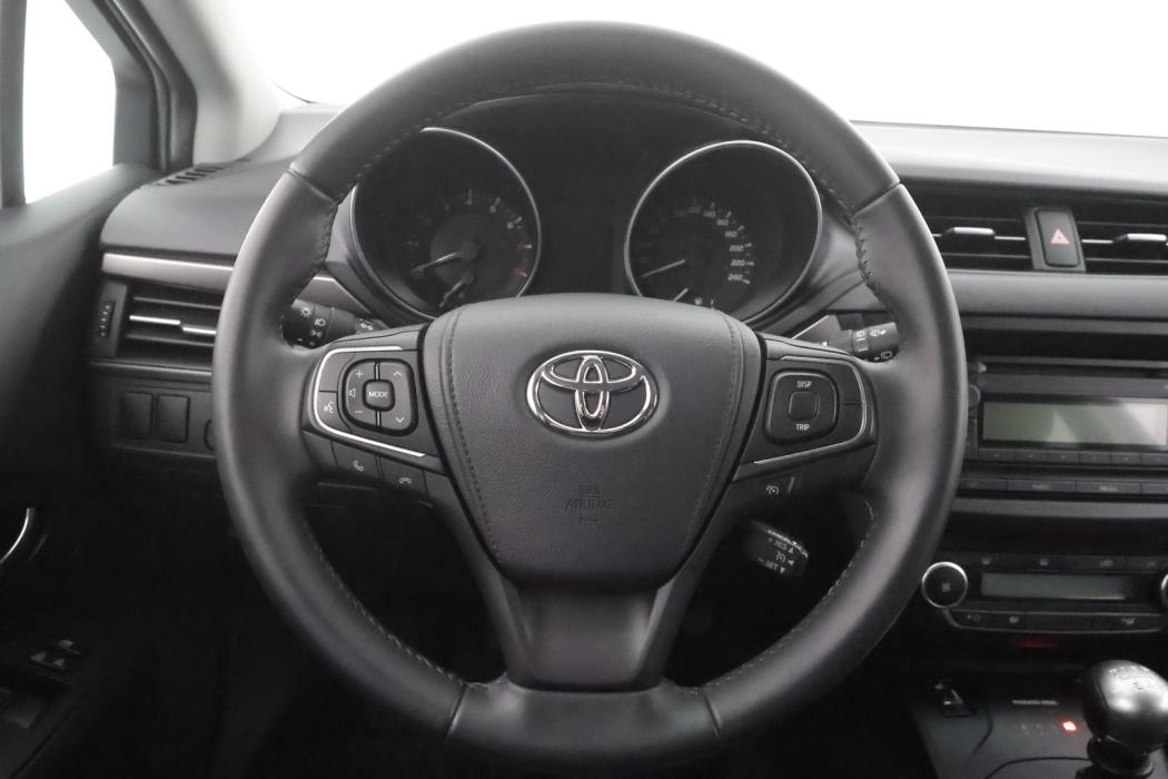 TOYOTA Avensis 2016