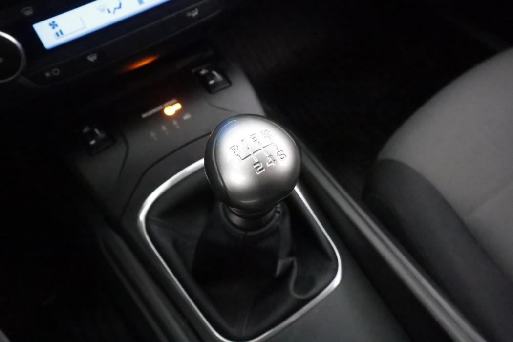 TOYOTA Avensis 2016