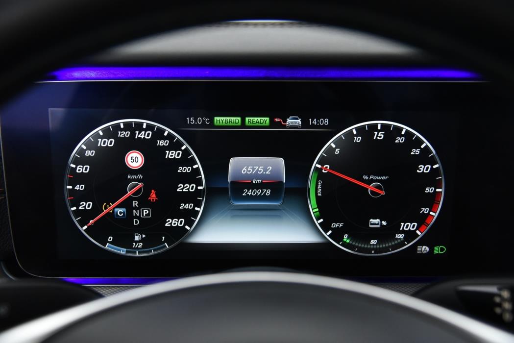 MERCEDES-BENZ E 2016