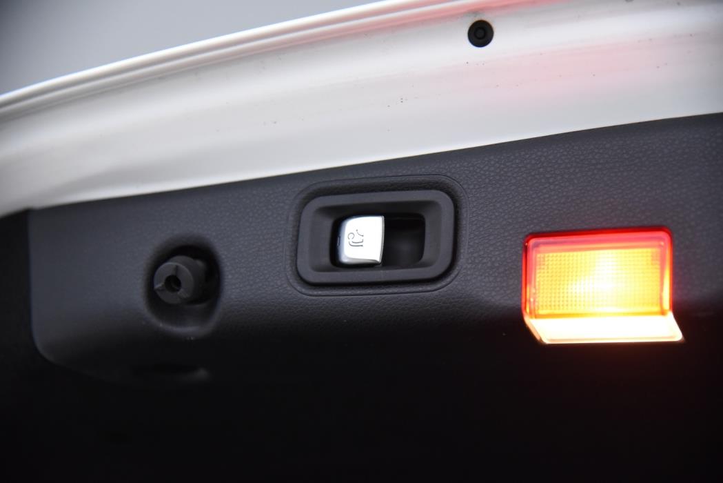 MERCEDES-BENZ E 2016