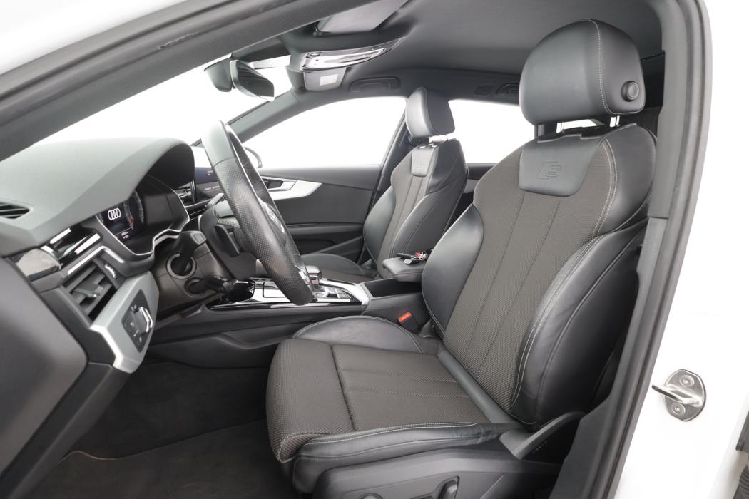 AUDI A4 2023